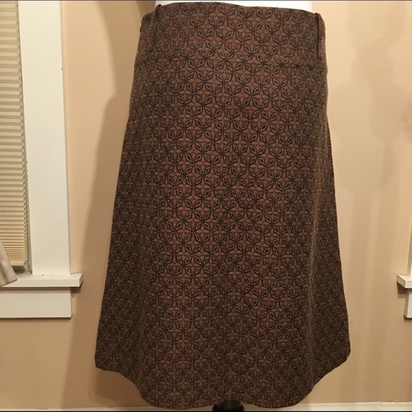 NWOT Express studio A line structured skirt - Picture 2 of 4